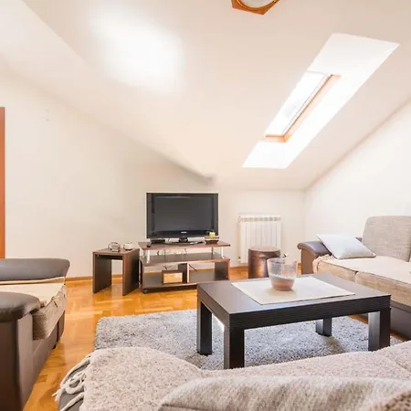 Apartman Maxi Hotel *